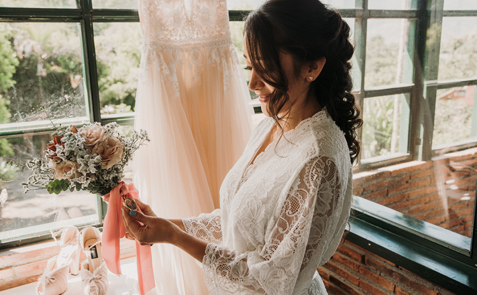 Cómo elegir tu vestido de novia    (y no morir en el intento)